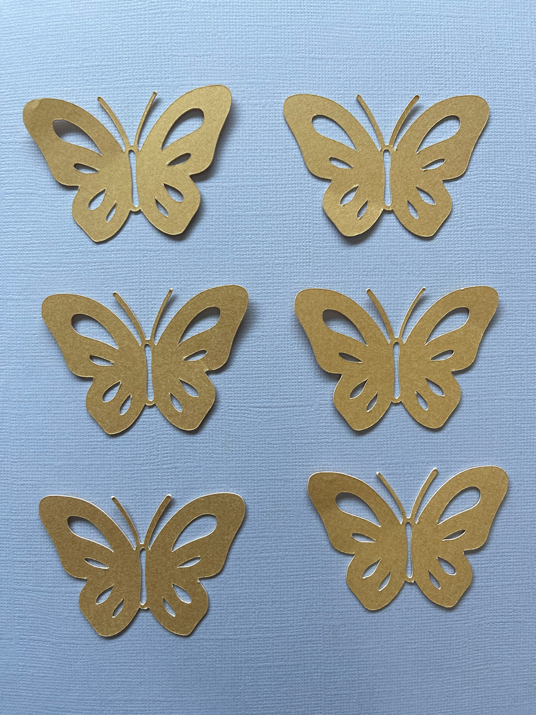 Mariposas de cartulinas - Amarillo Champagne (paq de 6 unds)