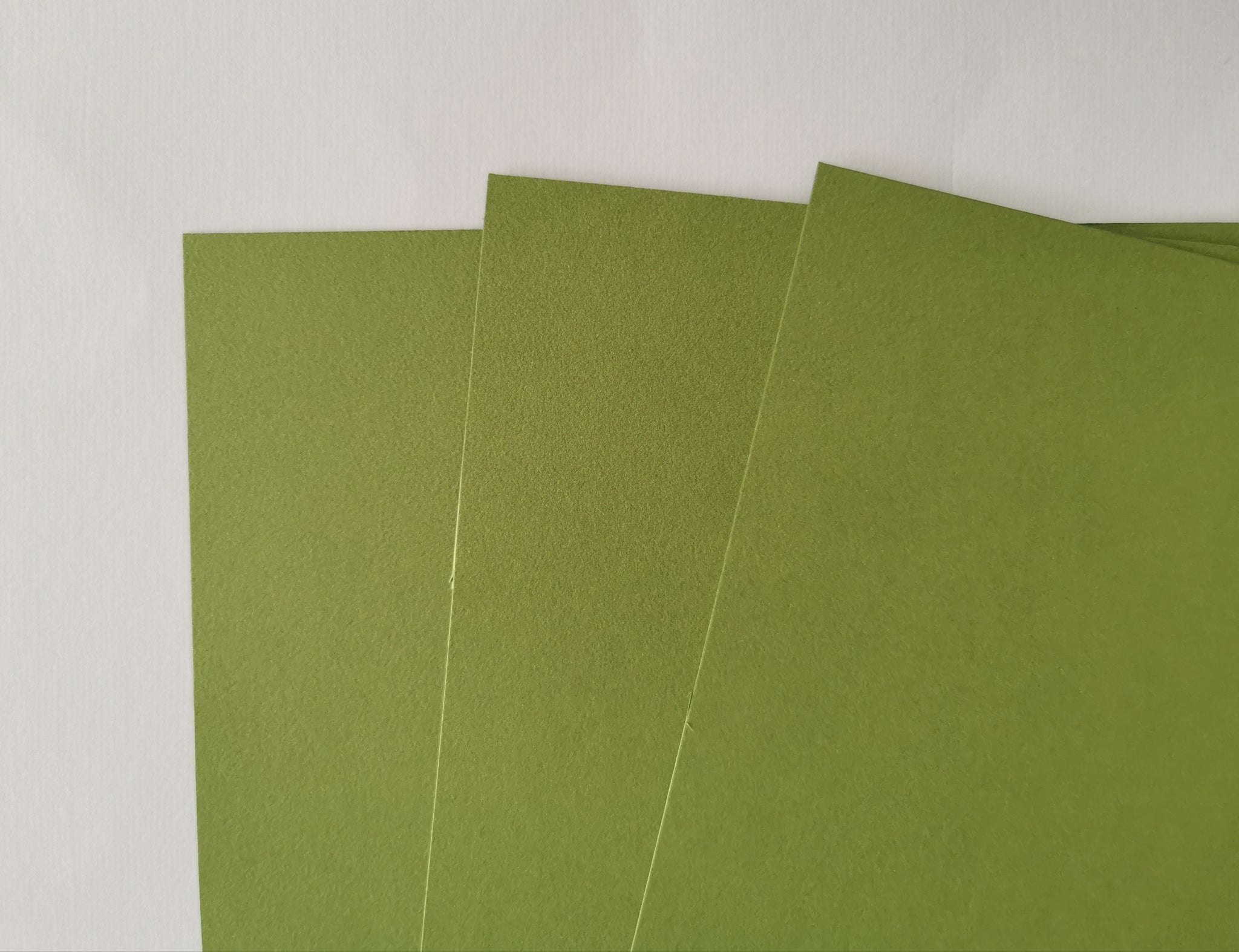 CARTULINA PERLADA 8.5X11 VERDE MANZANA 25/1