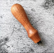 Empuñadura para chapas de metal para lacrar